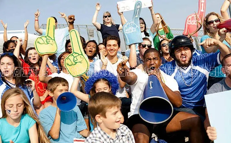 非凡体育官网百度识图如何正确给足球运动员扎绷带？女性示范图片引导